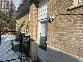 299 Towercrest Dr in Newmarket, ON - Building Photo - Building Photo