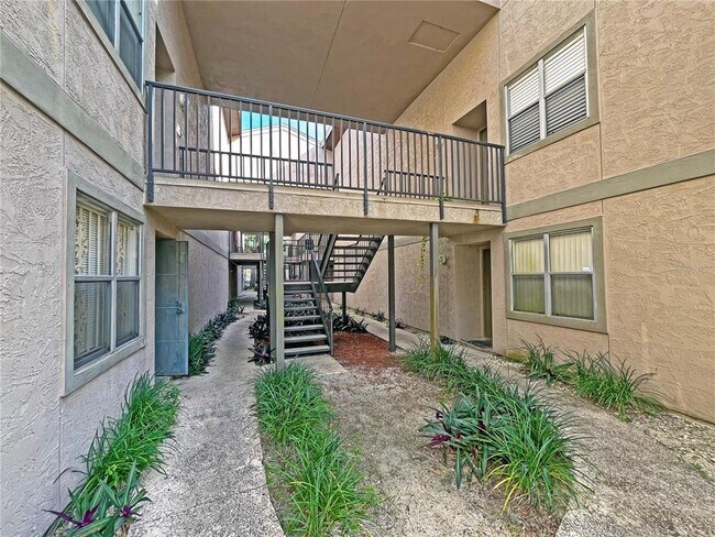 4207 Winding Moss Trail in Tampa, FL - Building Photo - Building Photo