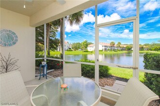 5025 Cedar Springs Dr in Naples, FL - Foto de edificio - Building Photo
