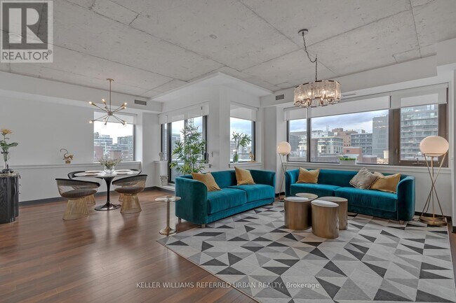 400 Wellington St W in Toronto, ON - Building Photo - Building Photo