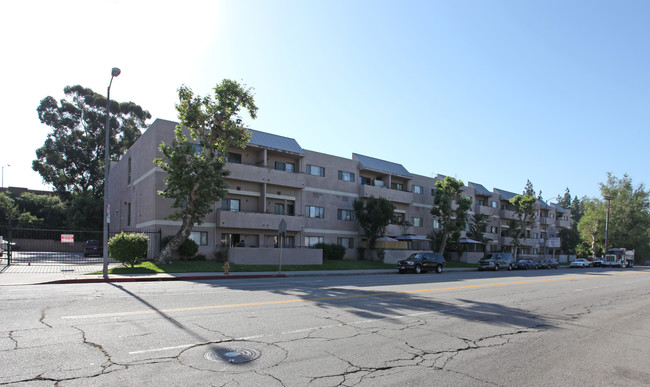 Mark I Apartments in Van Nuys, CA - Building Photo - Building Photo