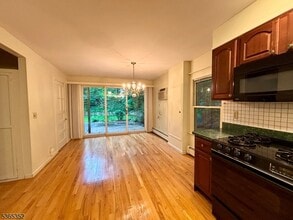22 Hillcrest Rd in Warren, NJ - Building Photo - Building Photo