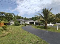 376 SW Tulip Blvd in Port St. Lucie, FL - Foto de edificio - Building Photo