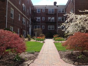 56-Village Court Apartments, LLC in South Orange, NJ - Foto de edificio - Building Photo