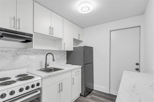 7619 Abbott Ave-Unit -5 in Miami Beach, FL - Building Photo - Building Photo