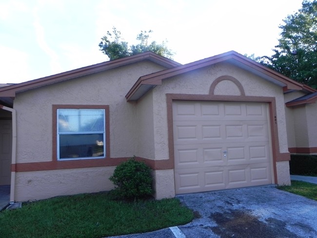 826 Angela Ln in Kissimmee, FL - Building Photo - Building Photo