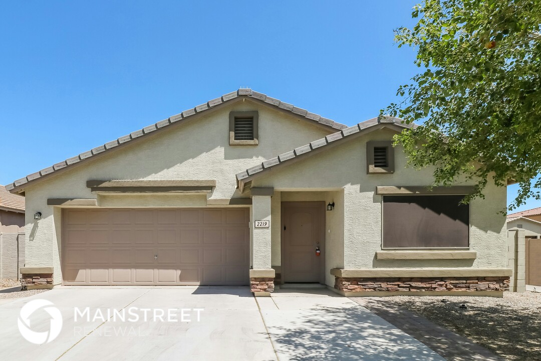 2219 S 101st Dr in Tolleson, AZ - Building Photo