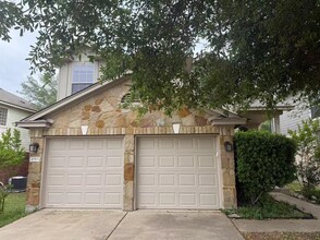 10905 Dodge Cattle Dr in Austin, TX - Foto de edificio - Building Photo
