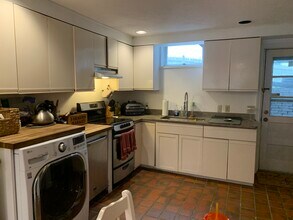 11 Bridge St, Unit Apartment b in Newton, MA - Foto de edificio - Building Photo