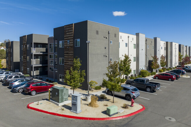 Wolf Run in Reno, NV - Foto de edificio - Building Photo
