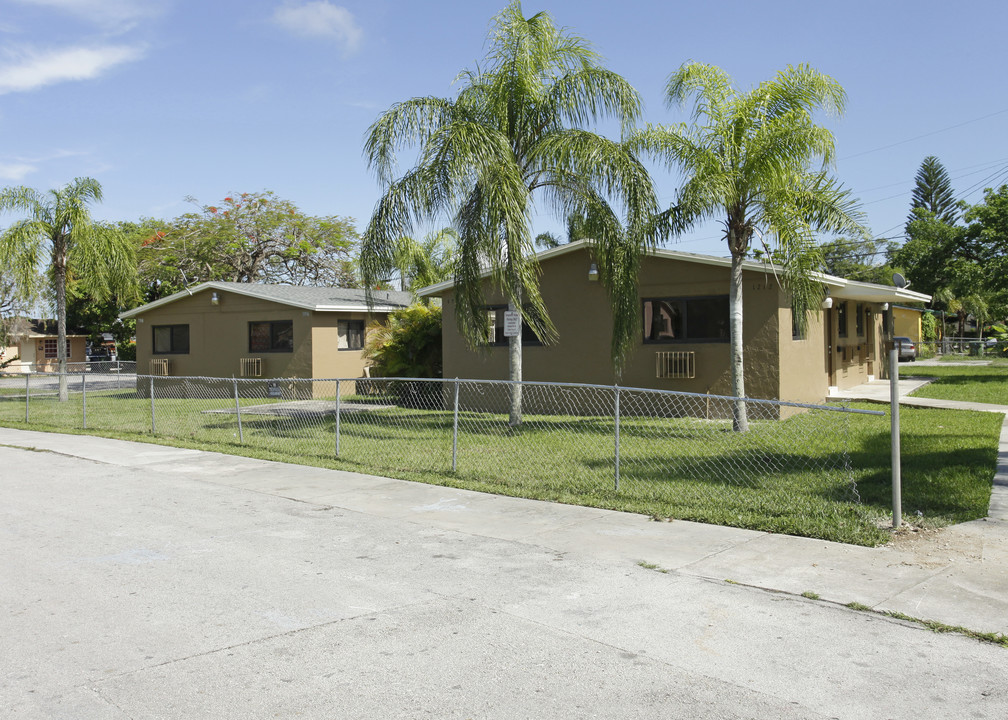 1206-1216 NW 12th St in Homestead, FL - Building Photo