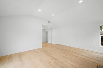 1546 Glenwood Rd in Glendale, CA - Foto de edificio - Building Photo
