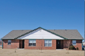 Country Club Villa Apartments in Pryor, OK - Building Photo - Building Photo