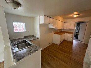 7553 Orchard Ave in Warren, MI - Building Photo - Building Photo