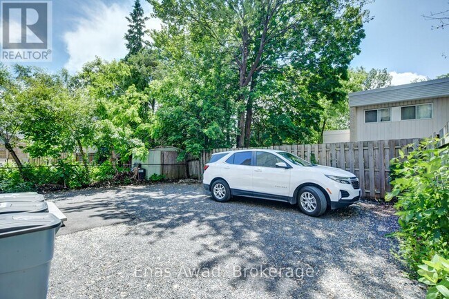 974 Hooper St in Ottawa, ON - Building Photo - Building Photo