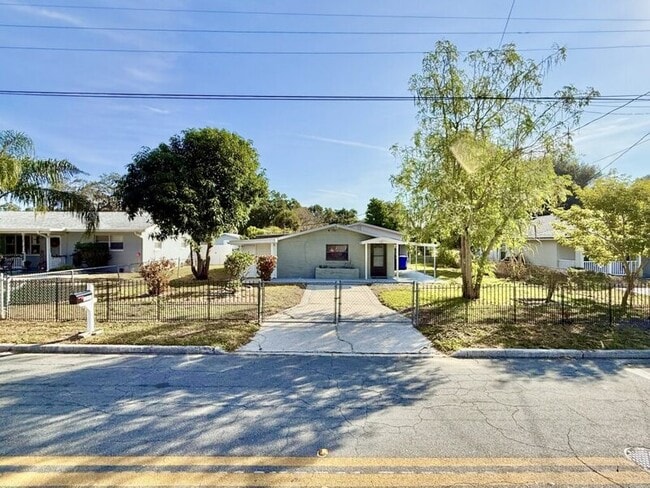 1221 Jewel Ave in Lakeland, FL - Building Photo - Building Photo