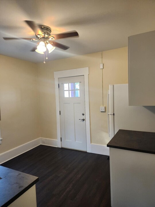 114 E Main St in Middletown, NY - Building Photo