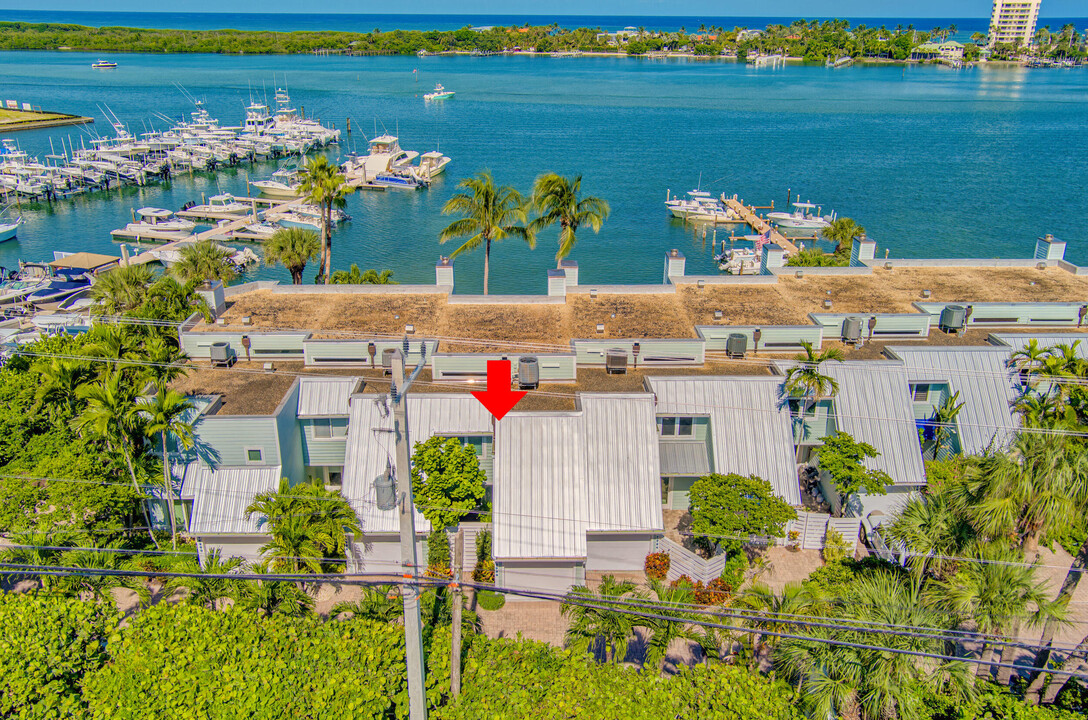 19986 Scrimshaw Way in Tequesta, FL - Foto de edificio