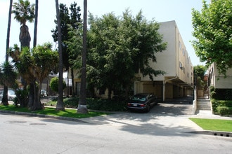 741 S Hobart Blvd in Los Angeles, CA - Building Photo - Building Photo