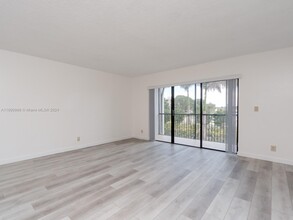 290 Racquet Club Rd, Unit 203 in Weston, FL - Building Photo - Building Photo