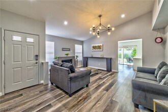 640 Whispering Palms Dr in Las Vegas, NV - Building Photo - Building Photo