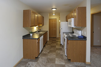 Kirkwood Manor Apartments in Bismarck, ND - Foto de edificio - Interior Photo