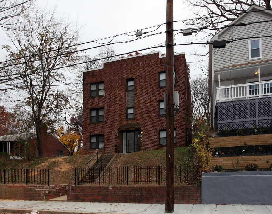 513 58th St NE in Washington, DC - Foto de edificio