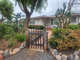522 Avalon Dr in Vista, CA - Building Photo