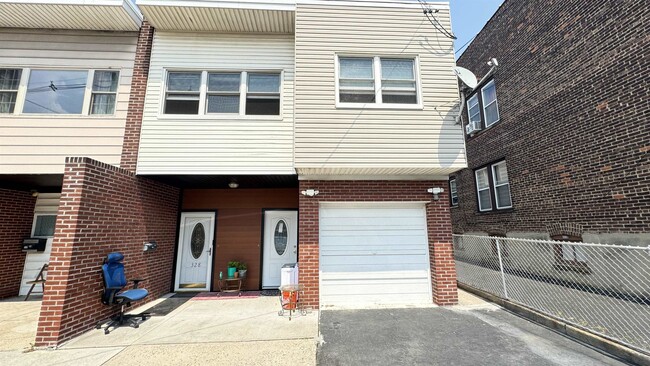 328 Danforth Ave in Jersey City, NJ - Building Photo - Building Photo