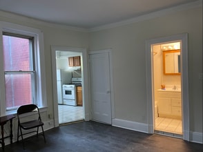 8615 59th Ave, Unit 2 in Elmhurst, NY - Building Photo - Building Photo