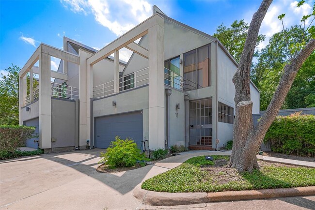 property at 15 Boulevard Green
