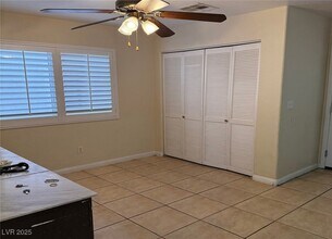 9300 Cool Creek Ave in Las Vegas, NV - Foto de edificio - Building Photo