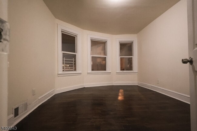 405 S 12th St, Unit 1 in Newark, NJ - Foto de edificio - Building Photo