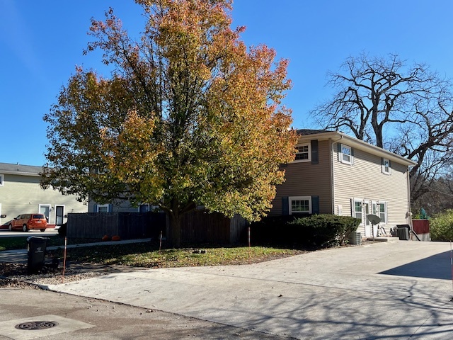 219 Eisenhower Dr in Bloomington, IL - Building Photo - Building Photo