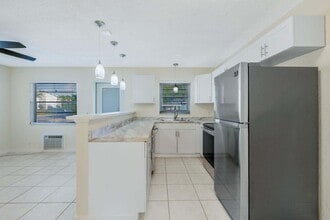 330 N J St in Lake Worth Beach, FL - Building Photo - Building Photo
