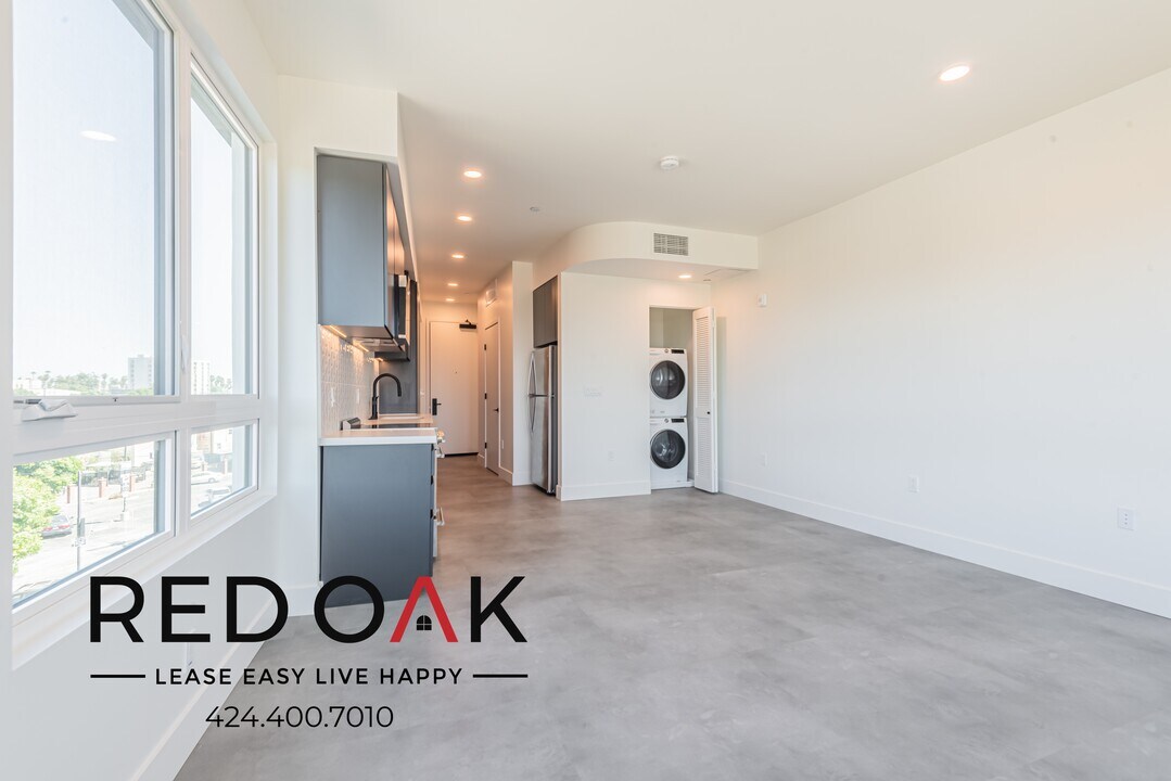 3450 W 43rd St in Los Angeles, CA - Building Photo