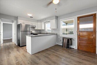 5834 W Montrose Ave in Chicago, IL - Building Photo - Building Photo