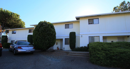 Cambridge Apartments in Cameron Park, CA - Building Photo - Building Photo