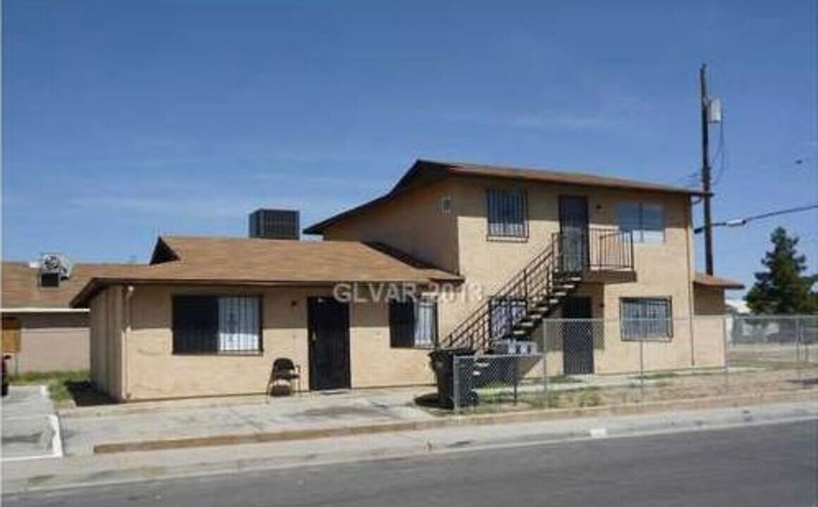 1900 Goldfield St in North Las Vegas, NV - Foto de edificio
