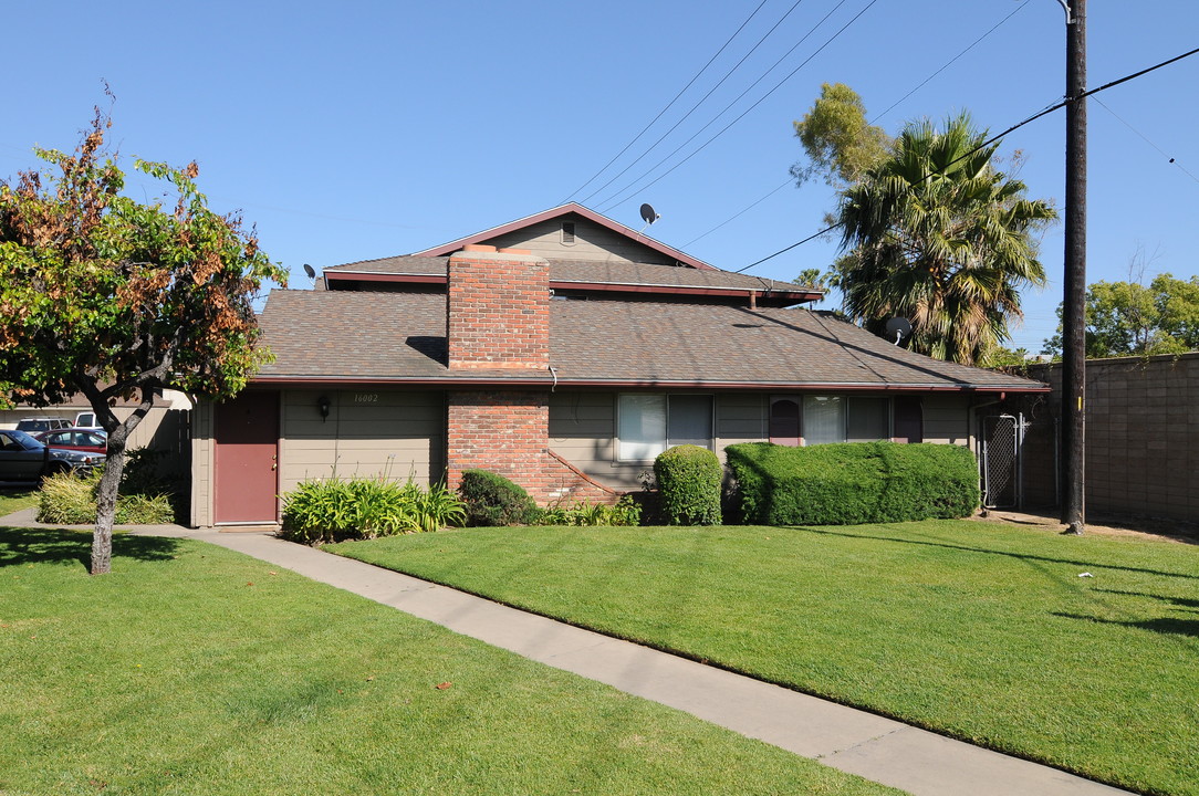 16002 Pasadena Ave in Tustin, CA - Building Photo