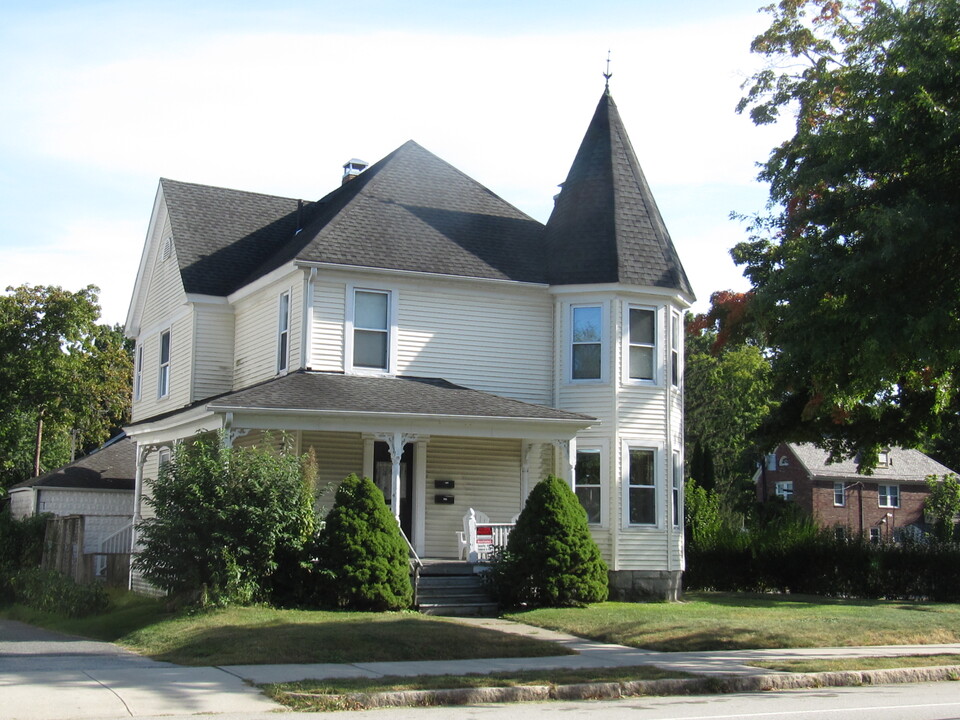 32 June St, Unit Apt 1 in Worcester, MA - Building Photo