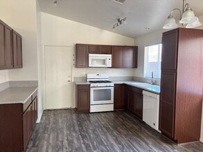 6239 Avenue J-4 in Lancaster, CA - Building Photo - Building Photo