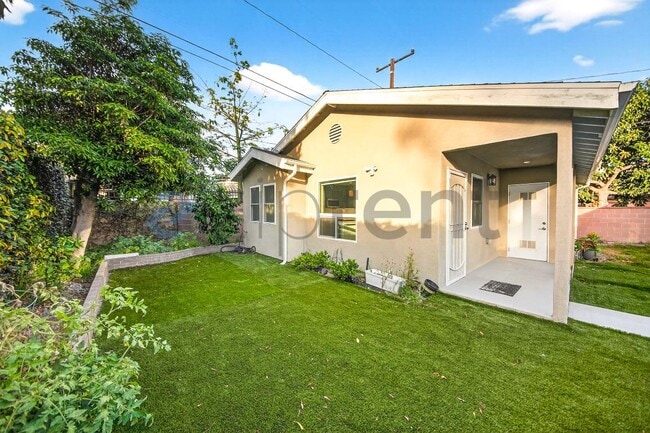 363 E 63rd St in Long Beach, CA - Foto de edificio - Building Photo