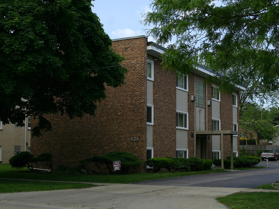 434 N Ardmore Ave in Villa Park, IL - Building Photo