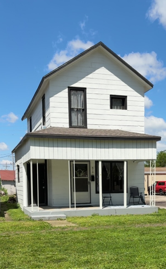 property at 613 SW Lincoln St