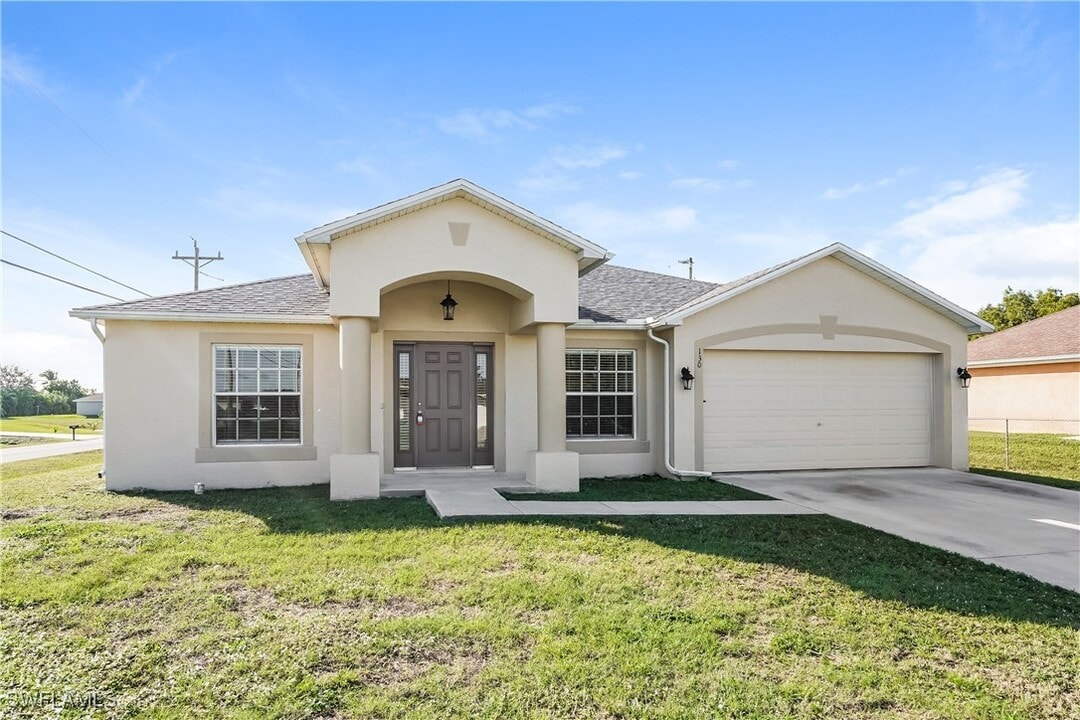 130 NE 11th Terrace in Cape Coral, FL - Building Photo
