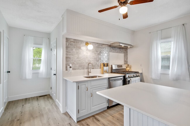 34 Livingston St in Lancaster, NY - Building Photo - Building Photo