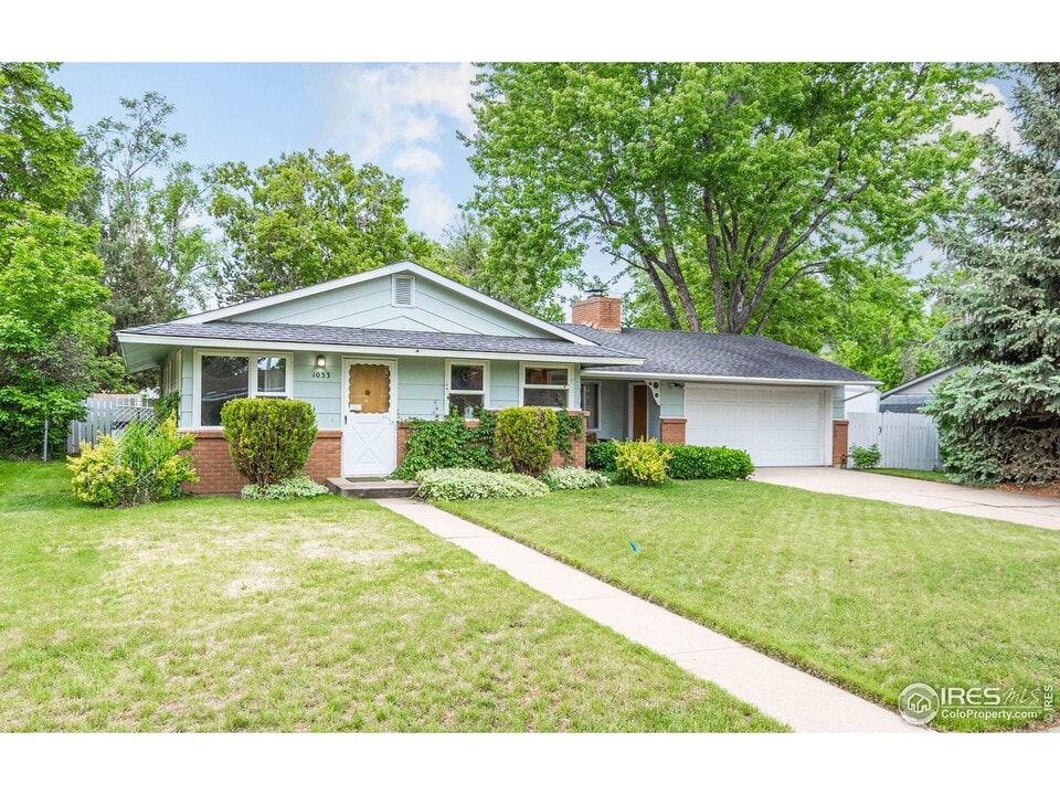 1033 Briarwood Rd in Fort Collins, CO - Building Photo