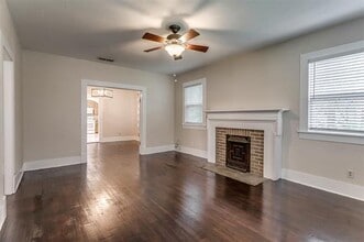 317 W Main St in Italy, TX - Building Photo - Building Photo