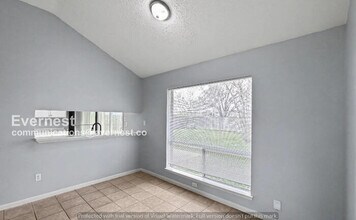 8515 Lazy Brook Ln, Unit 05-203 in La Porte, TX - Building Photo - Building Photo